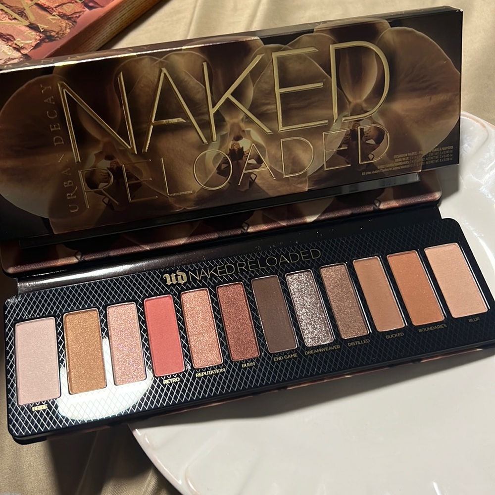 🧸🍭Urban Decay Naked Reloaded Palette - Picture 1 of 12